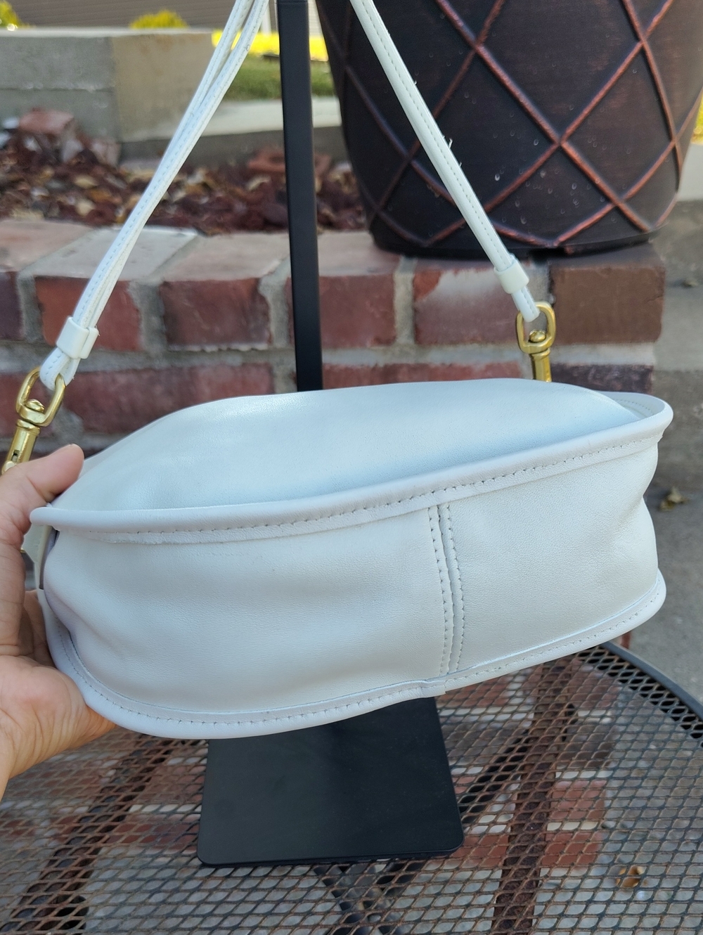 Vintage Coach Leather Swinger Crossbody Shoulder Bag Bone White Classic 80s USA - Picture 6 of 16